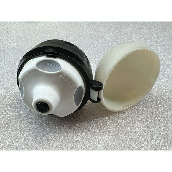 Hello Kitty SIGG Sanrio Swiss Made Metal Retro Water Bottle - Picture 5 of 6